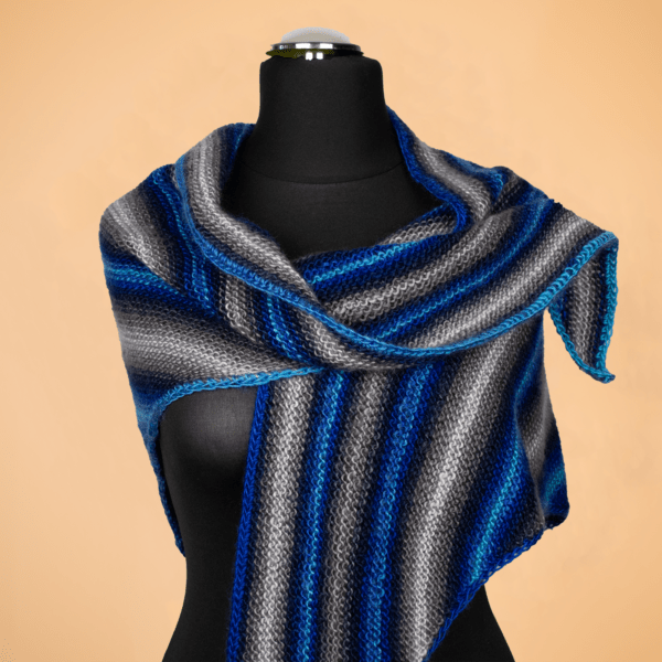 Handgemachtes Dreieck-Tuch (Blau/Grau)
